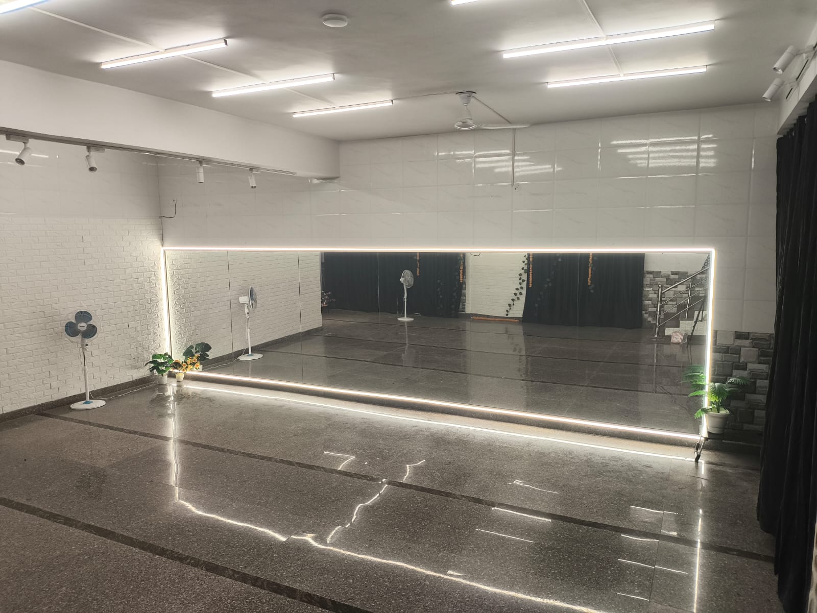 Nritya Stuti Dance Studio — mirror wall